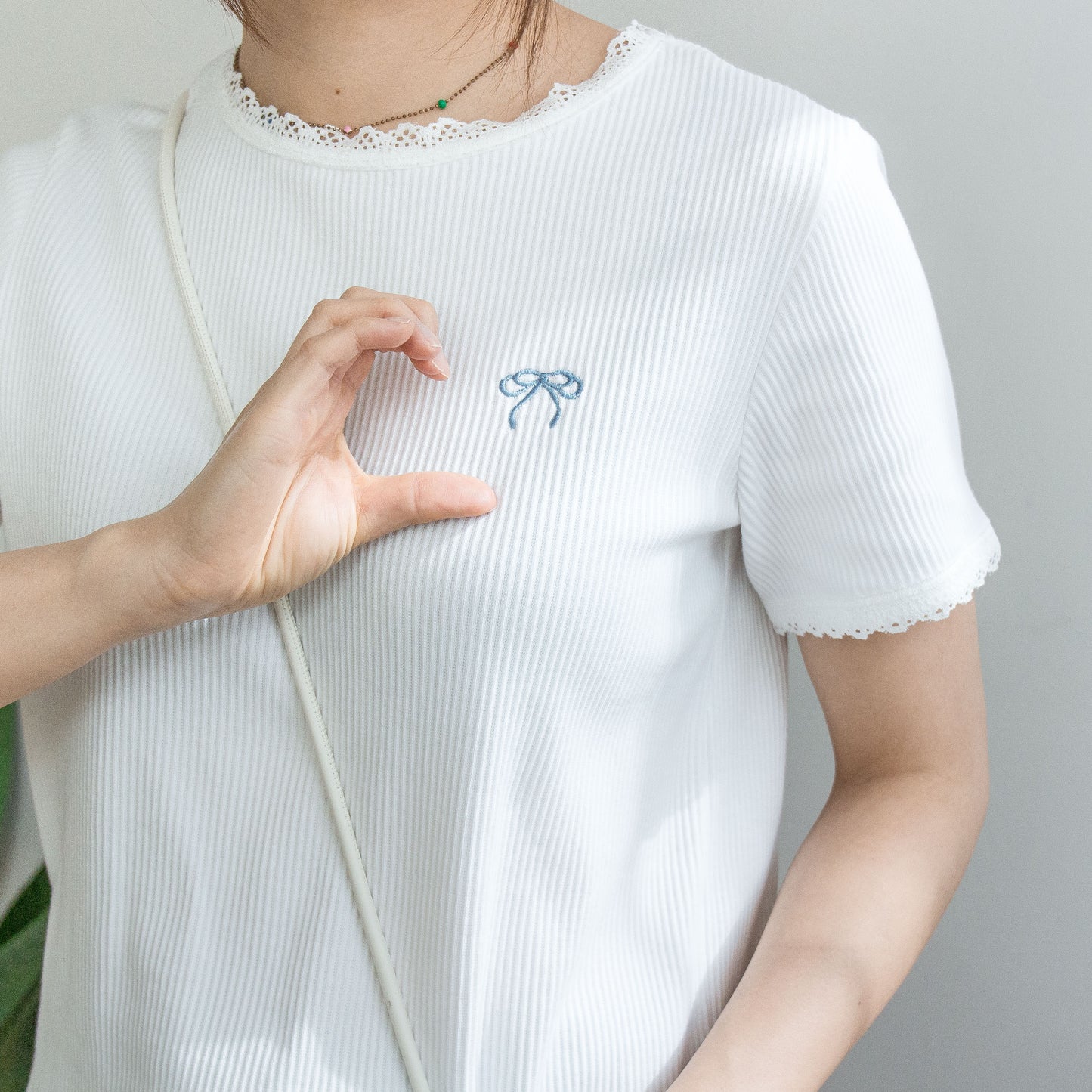 蕾絲邊小蝴蝶結刺繡羅紋衣 (兩色)