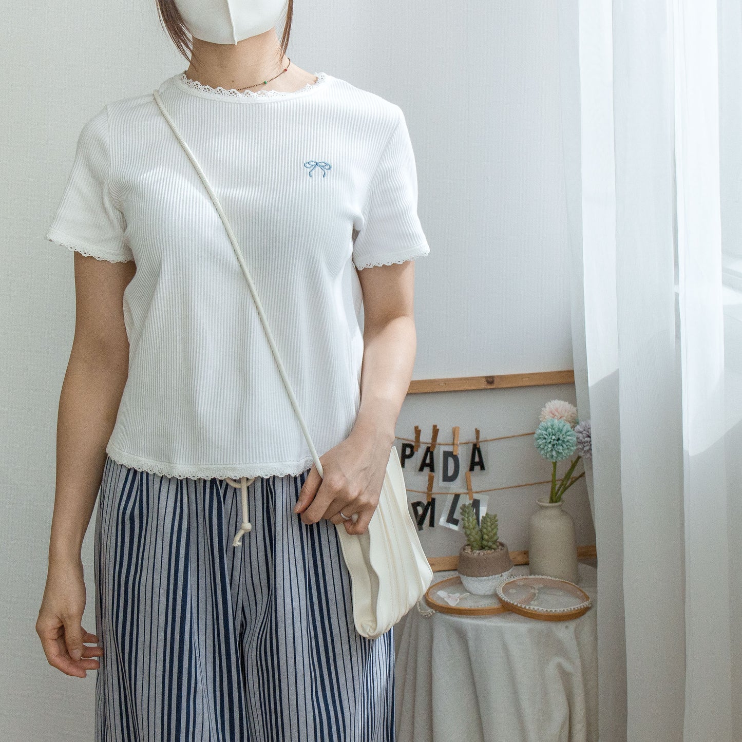 蕾絲邊小蝴蝶結刺繡羅紋衣 (兩色)