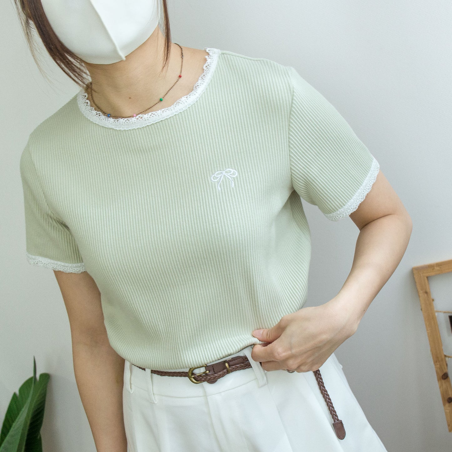 蕾絲邊小蝴蝶結刺繡羅紋衣 (兩色)