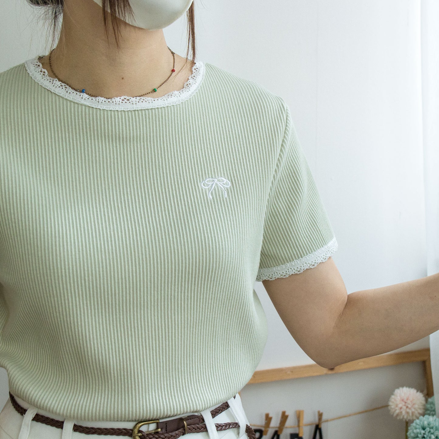 蕾絲邊小蝴蝶結刺繡羅紋衣 (兩色)