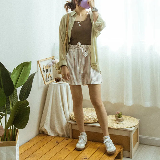 Loose striped cotton and linen shorts