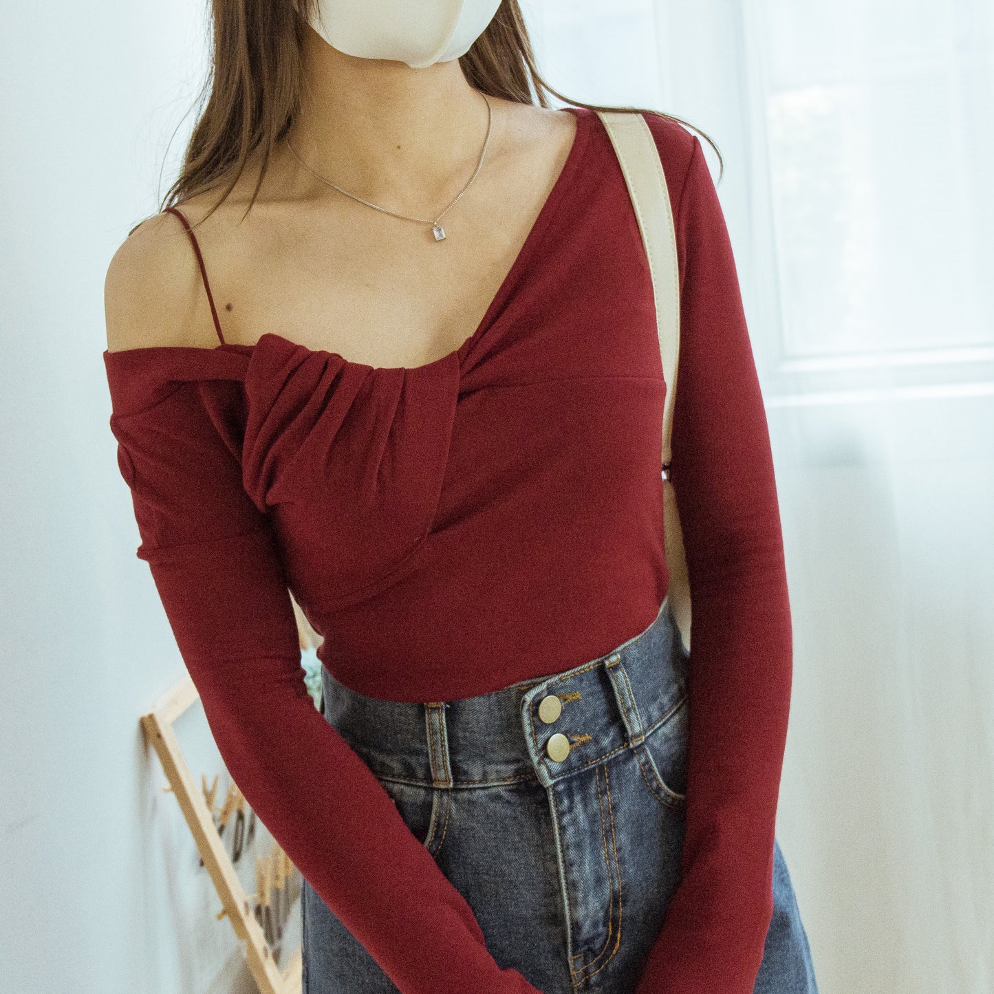 Sling shoulder twist top (three colors)