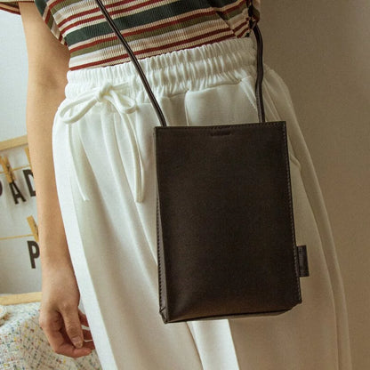 Japanese version. Off-shoulder small square leather bag