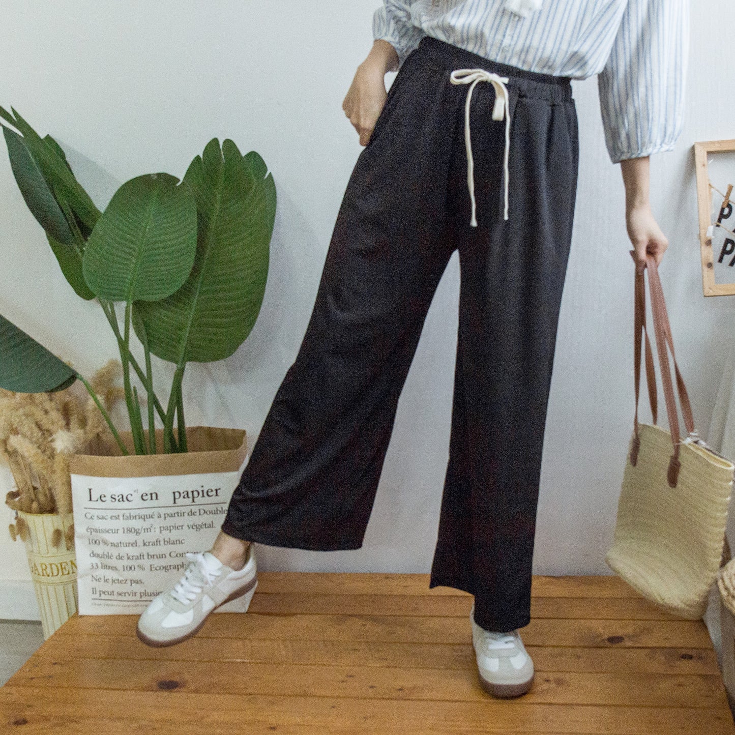 Elastic waist drawstring nine-point ribbed pants (three colors)