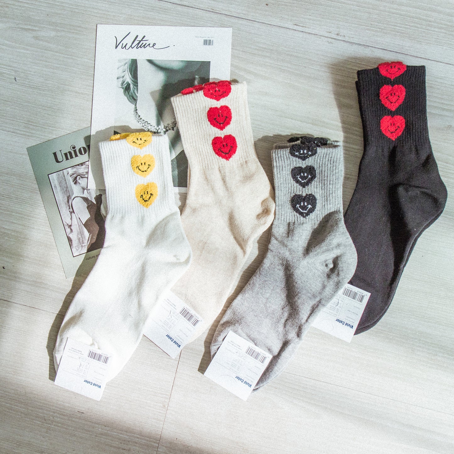 [Direct delivery from Korea] Contrast color three heart socks (four colors)