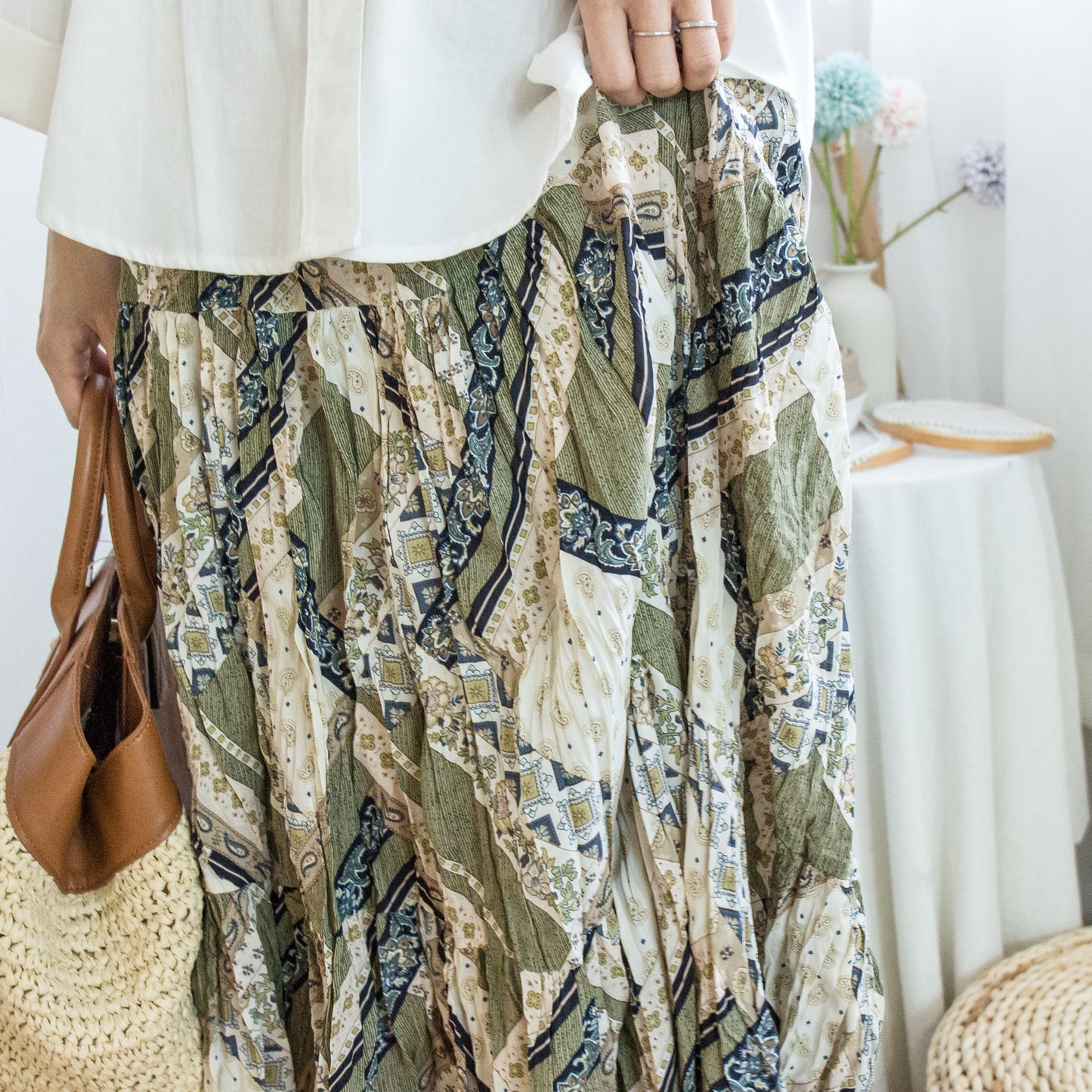 Elastic waist floral fabric wrinkled skirt (two colors)