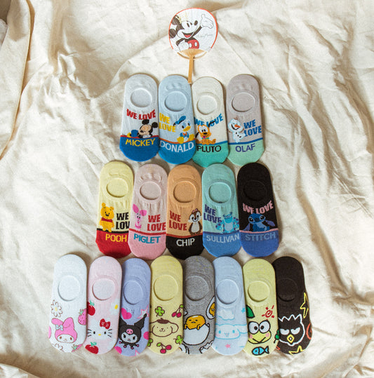 [Direct delivery from Korea] Disney &amp; Sanrio cartoon crew socks (seventeen styles)