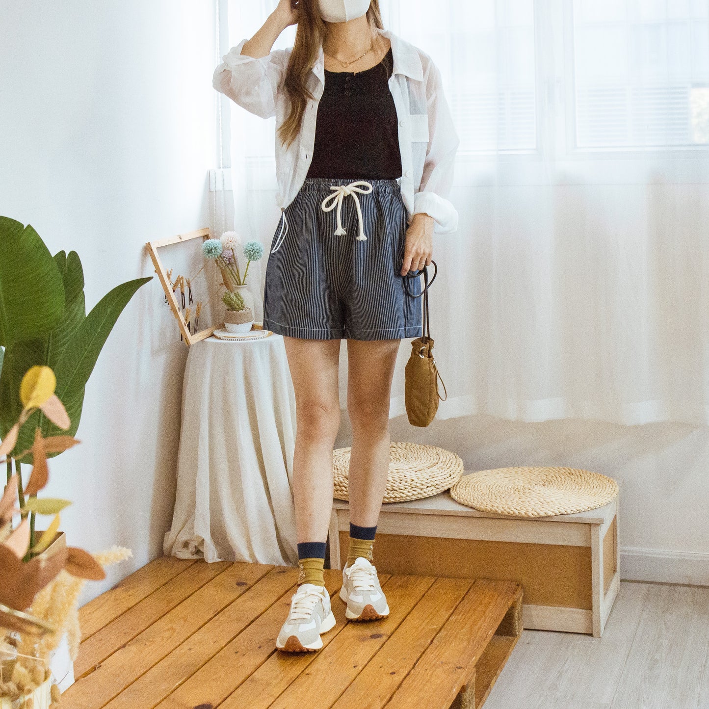 Drawstring elastic waist straight denim shorts