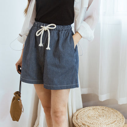 Drawstring elastic waist straight denim shorts