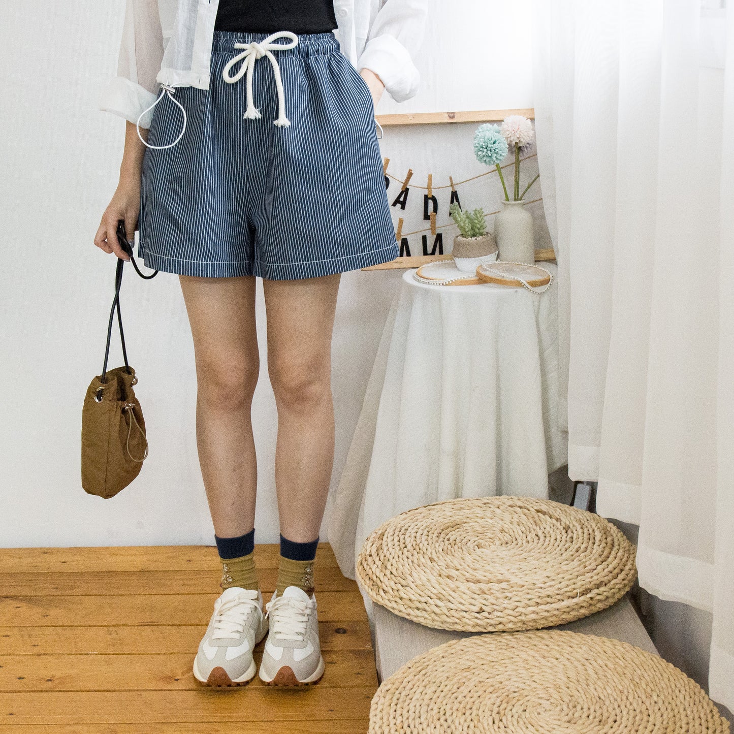 Drawstring elastic waist straight denim shorts