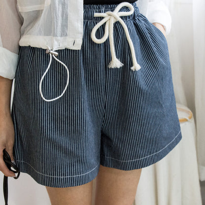 Drawstring elastic waist straight denim shorts