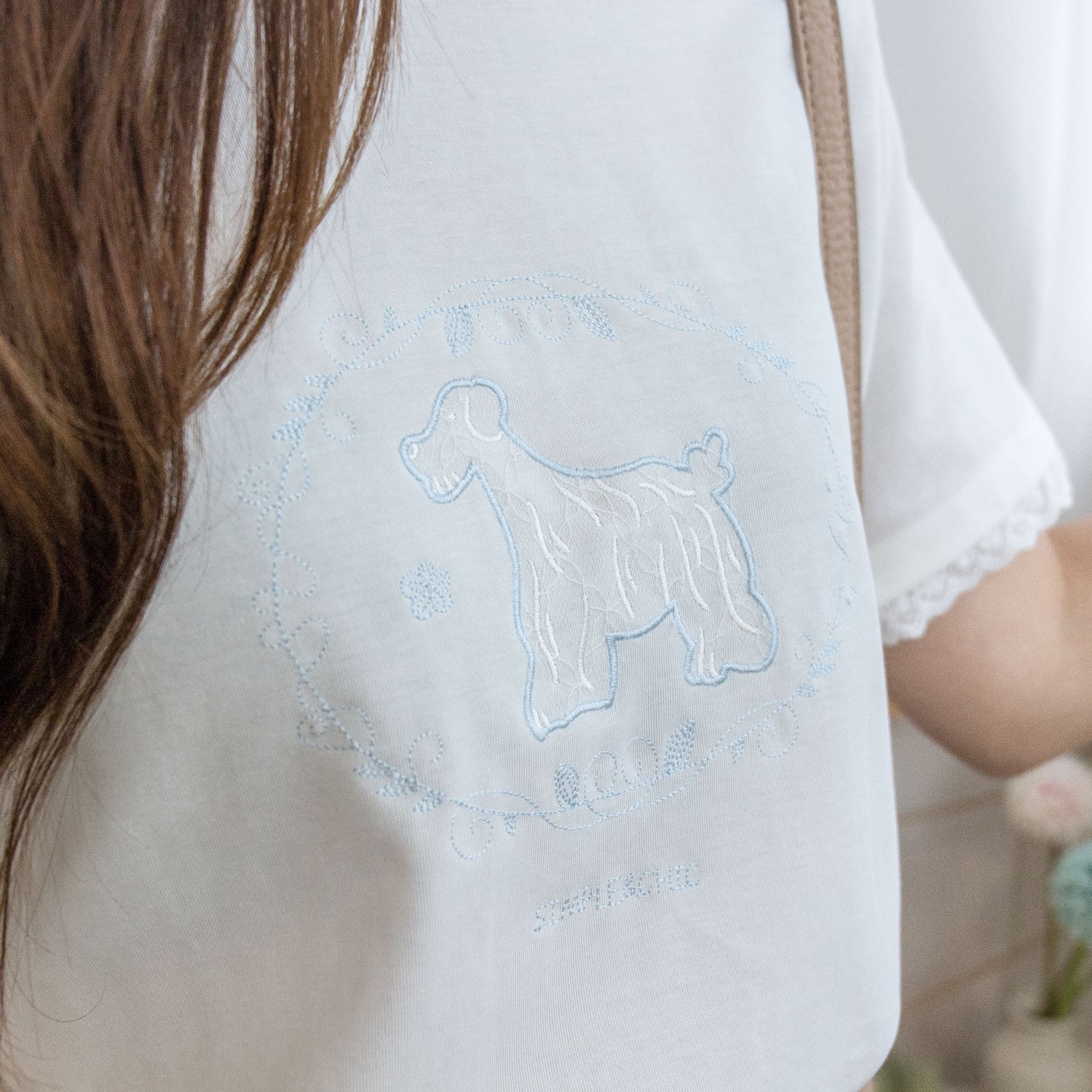 刺繡狗狗蕾絲袖邊TEE