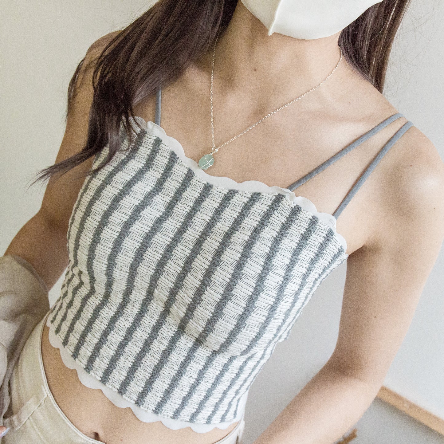 [Direct delivery from Korea] Double-strap wavy edge wrinkled contrasting color Bra Top (three colors)