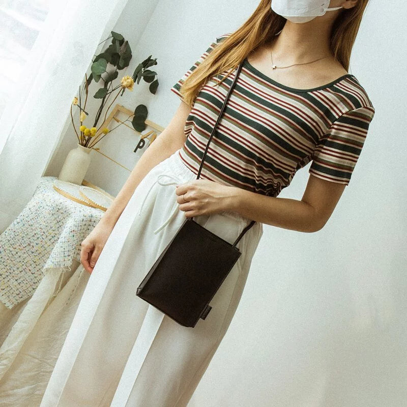 Japanese version. Off-shoulder small square leather bag