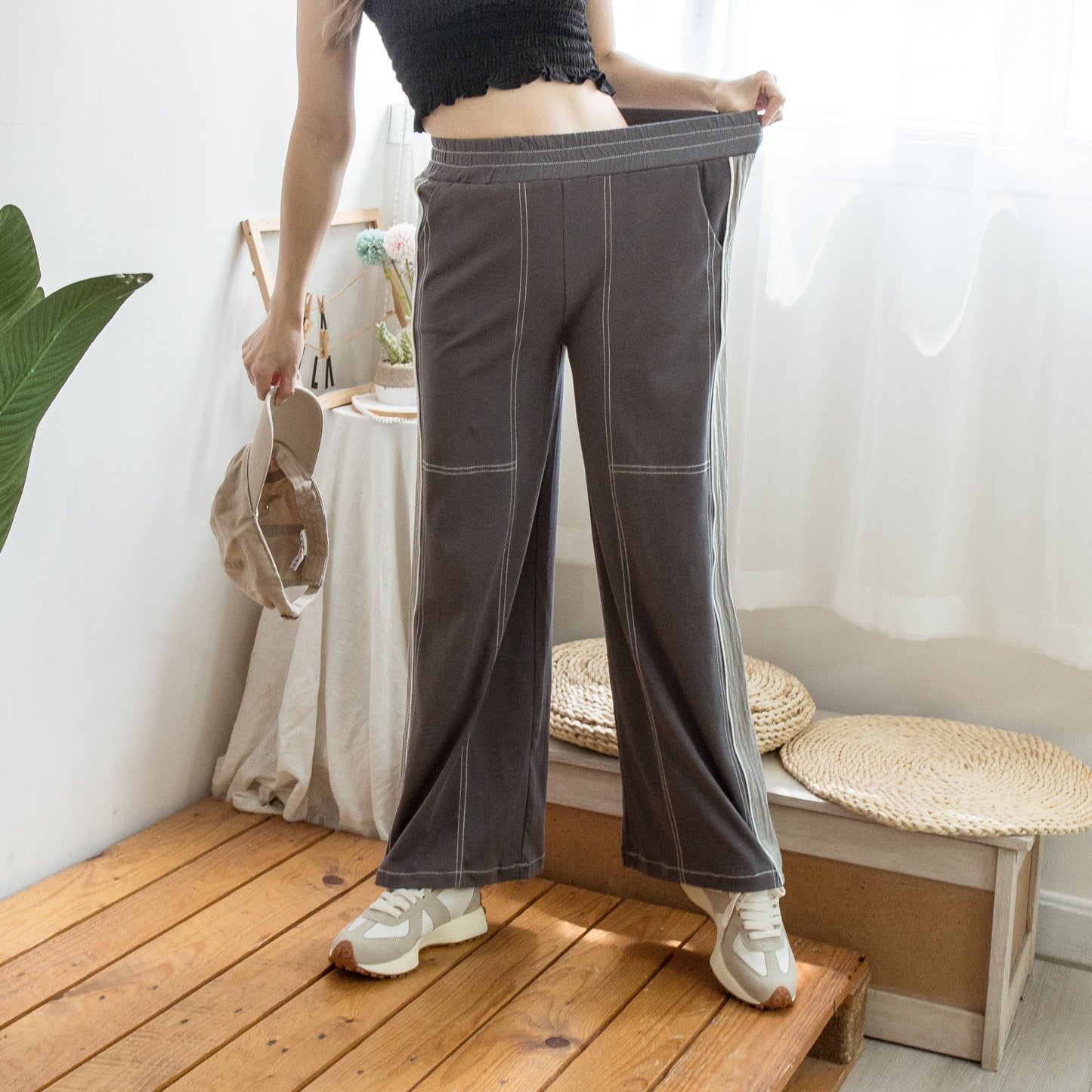 Elastic waist topstitched side patch pleated trousers (two colors)