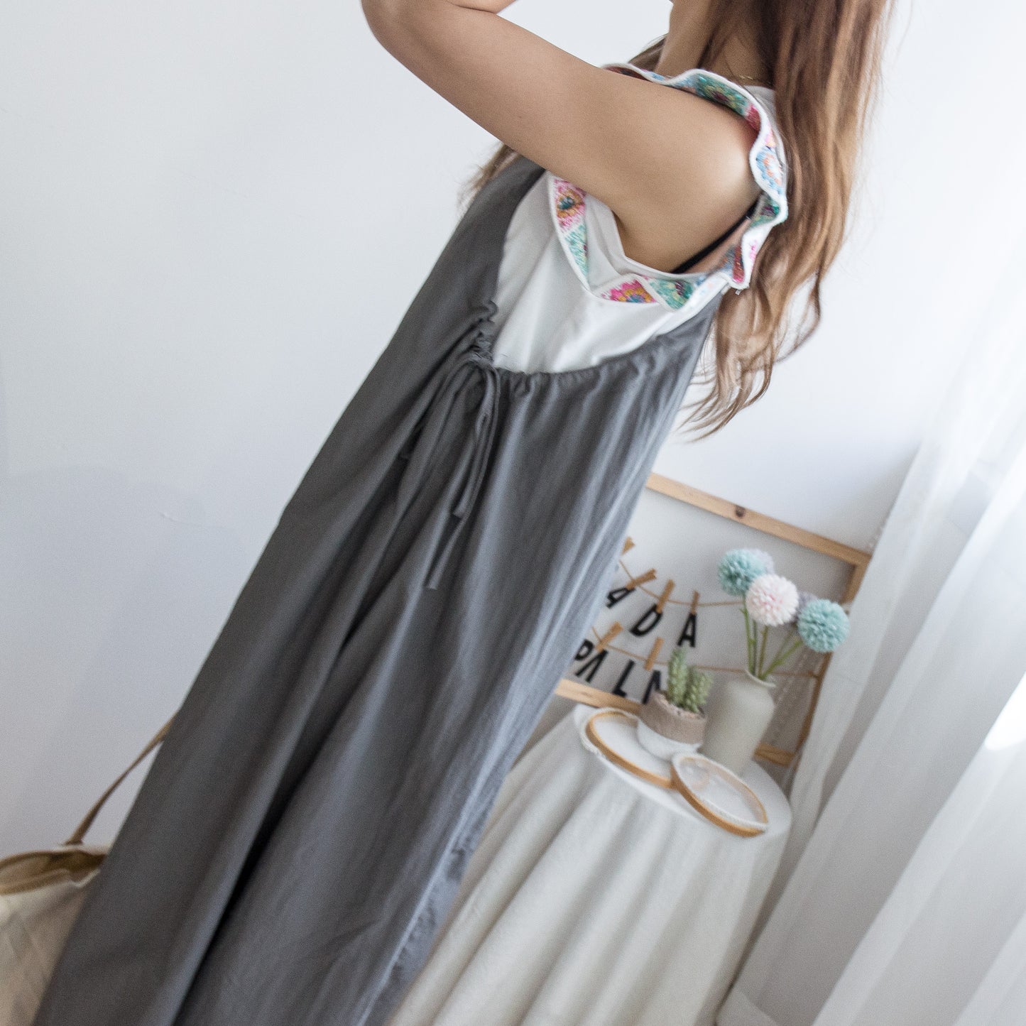 Loose solid color suspender side elastic dress (three colors)